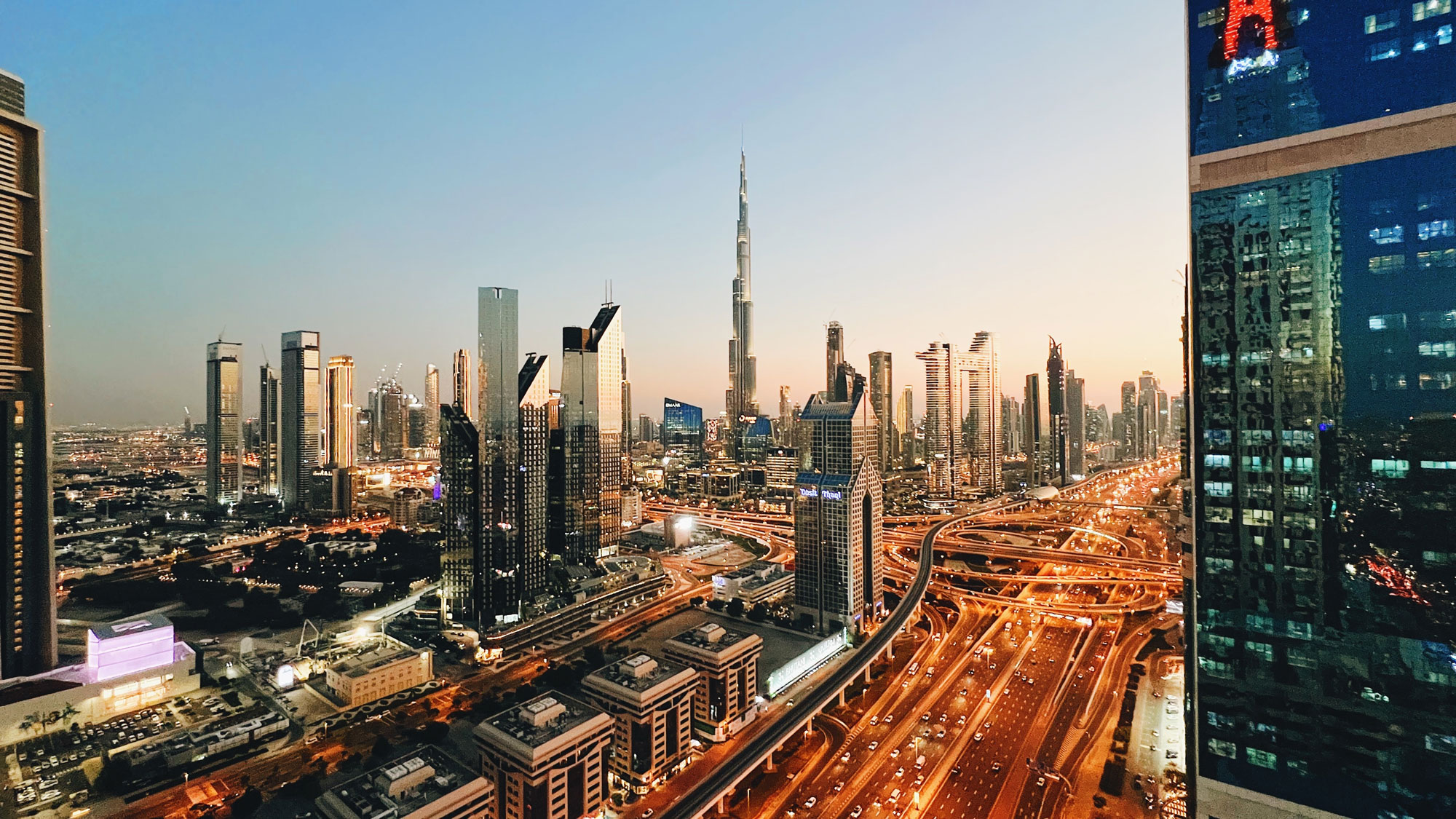 Why is UAE a good place to start a business?